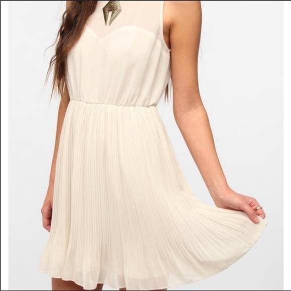 Urban Outfitters Pins and Needles chiffon pleated dress - Picture 2 of 8